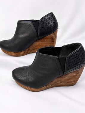 Dr. Scholl’s Black Wedge Ankle Booties Perforated Leather Comfort Size 8.5